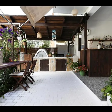 Athina Апарт-отель 4*