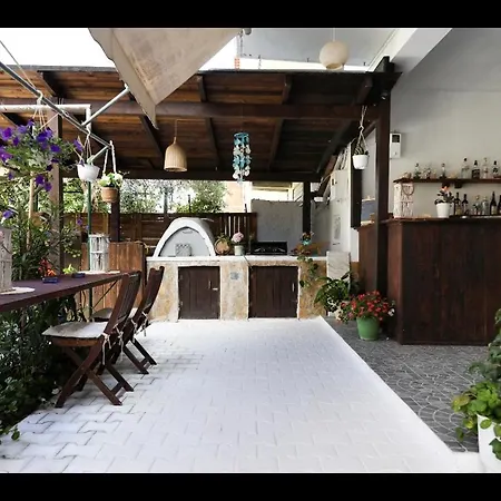 Athina 公寓式酒店 *