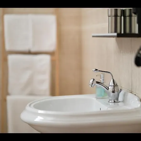 Athina Апарт-отель 4*