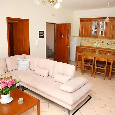 Aparthotel Athina Orikum