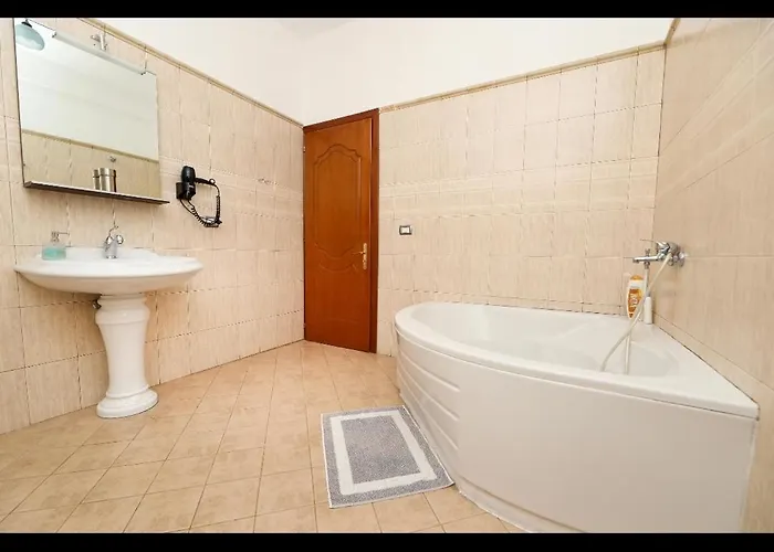 Athina 4*