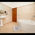 Athina 4*