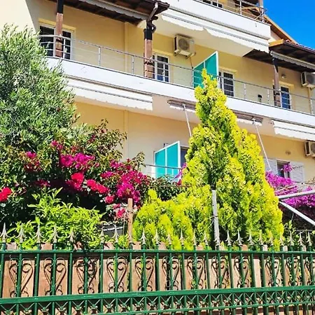Aparthotel Athina Orikumi