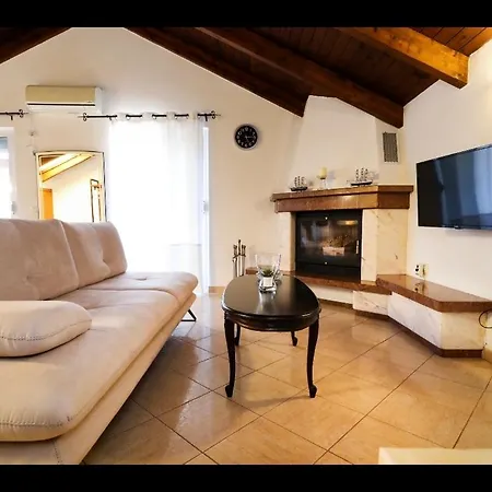 Athina Lägenhetshotell 4*