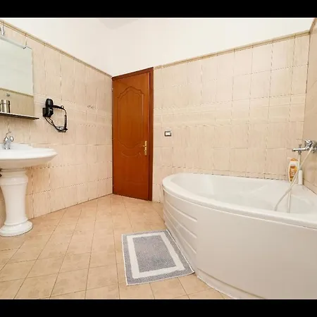 Athina 4*