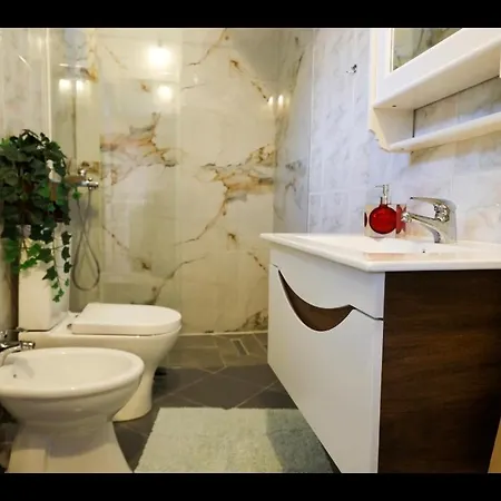 Athina 4*